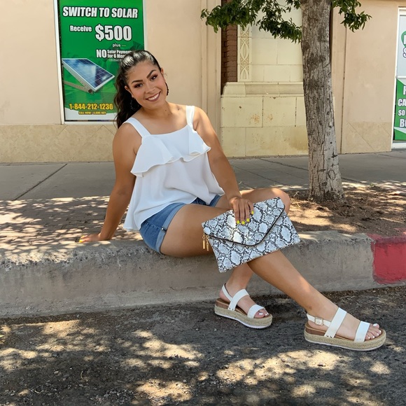 Bohemian White Tank Style Ruffle Top Size Large NWT - Picture 7 of 8